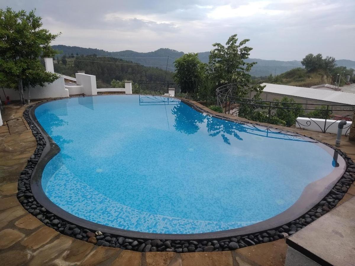 Turisalba Hotel Ishem Ngoại thất bức ảnh